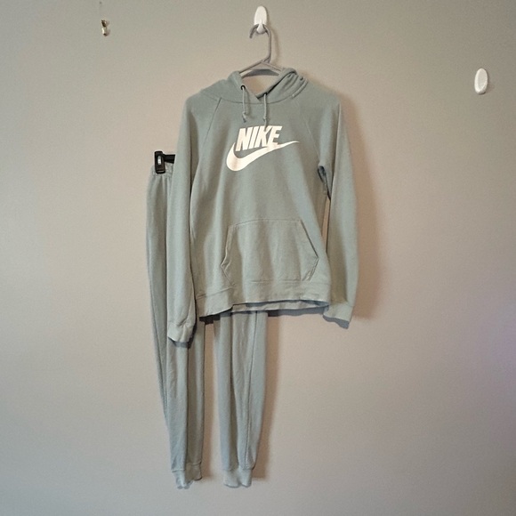 Nike Women’s XS Soft Blue Tracksuit Hoodie Set Casual Athletic - Picture 3 of 9